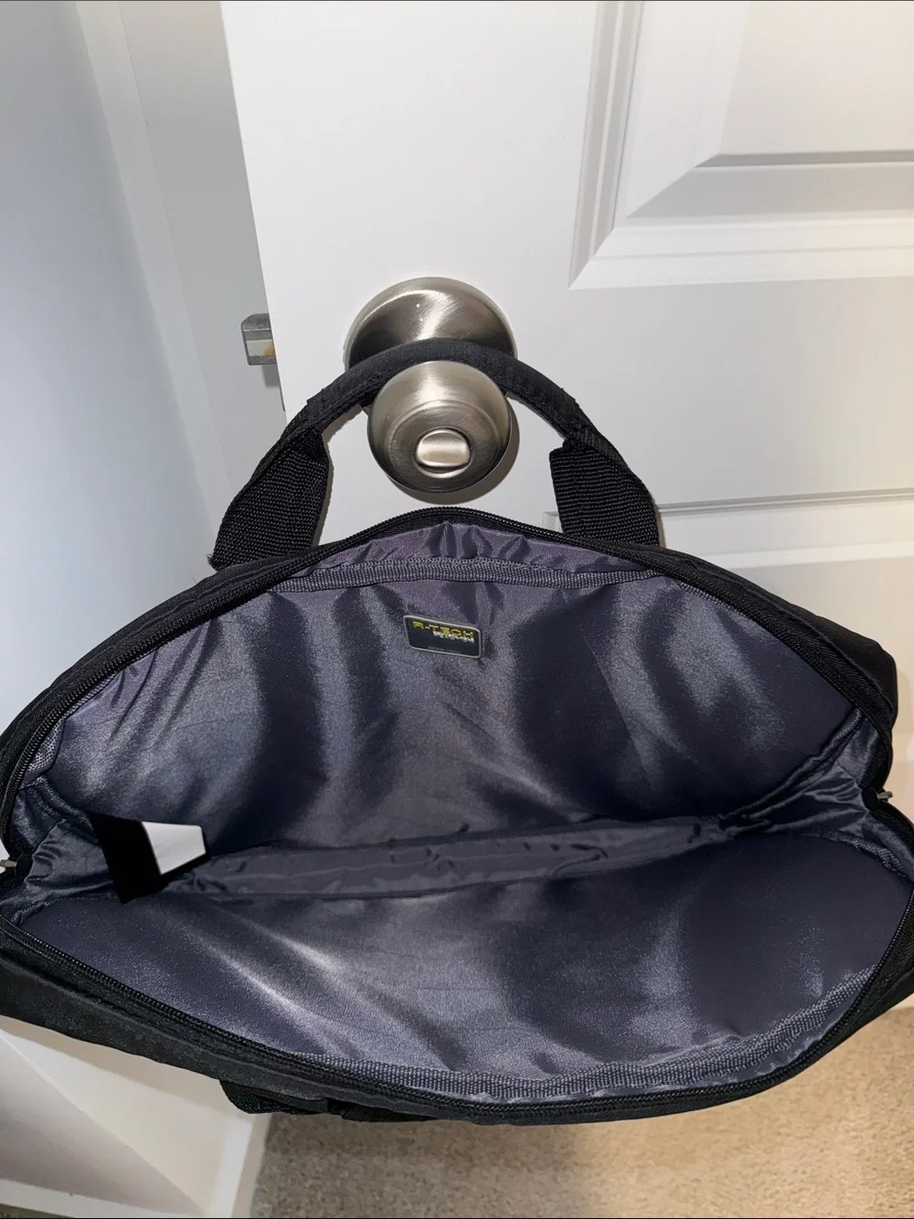 Kenneth Cole Reaction Black 15.6in Laptop Bag - Like New/Smoke & Pet Free
